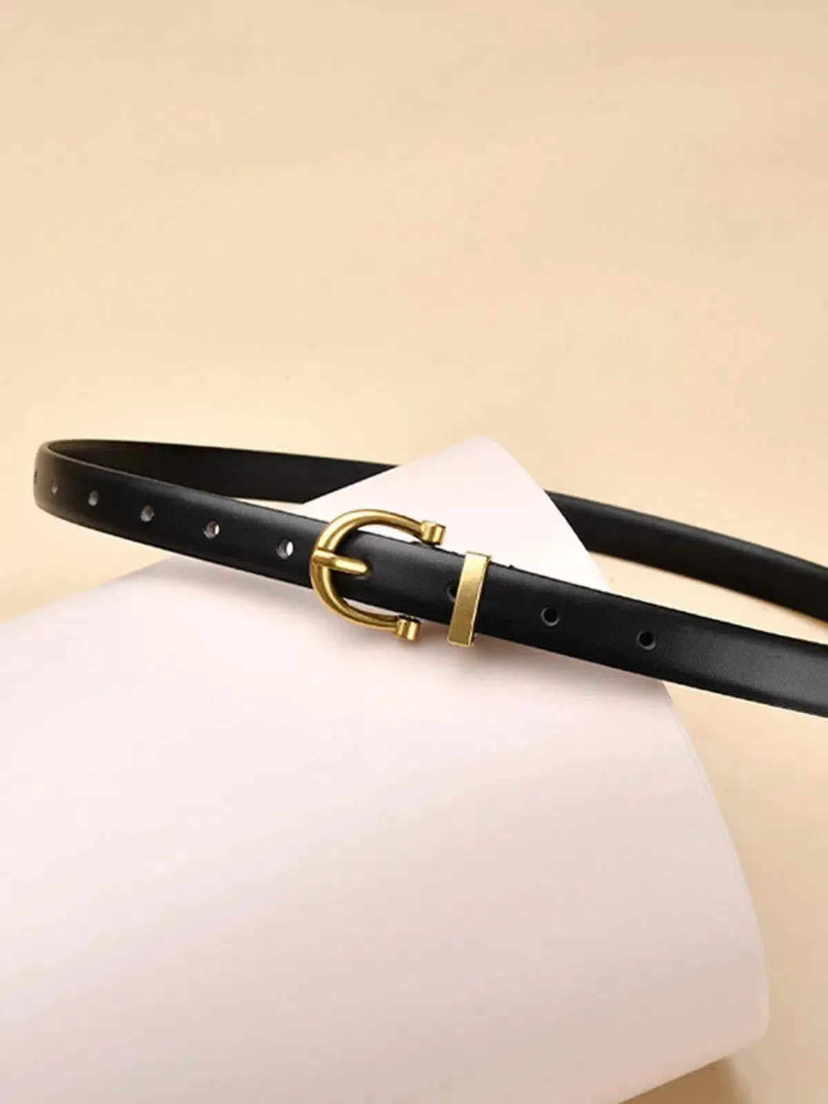 Althea – Minimalist black design – Buckle belt