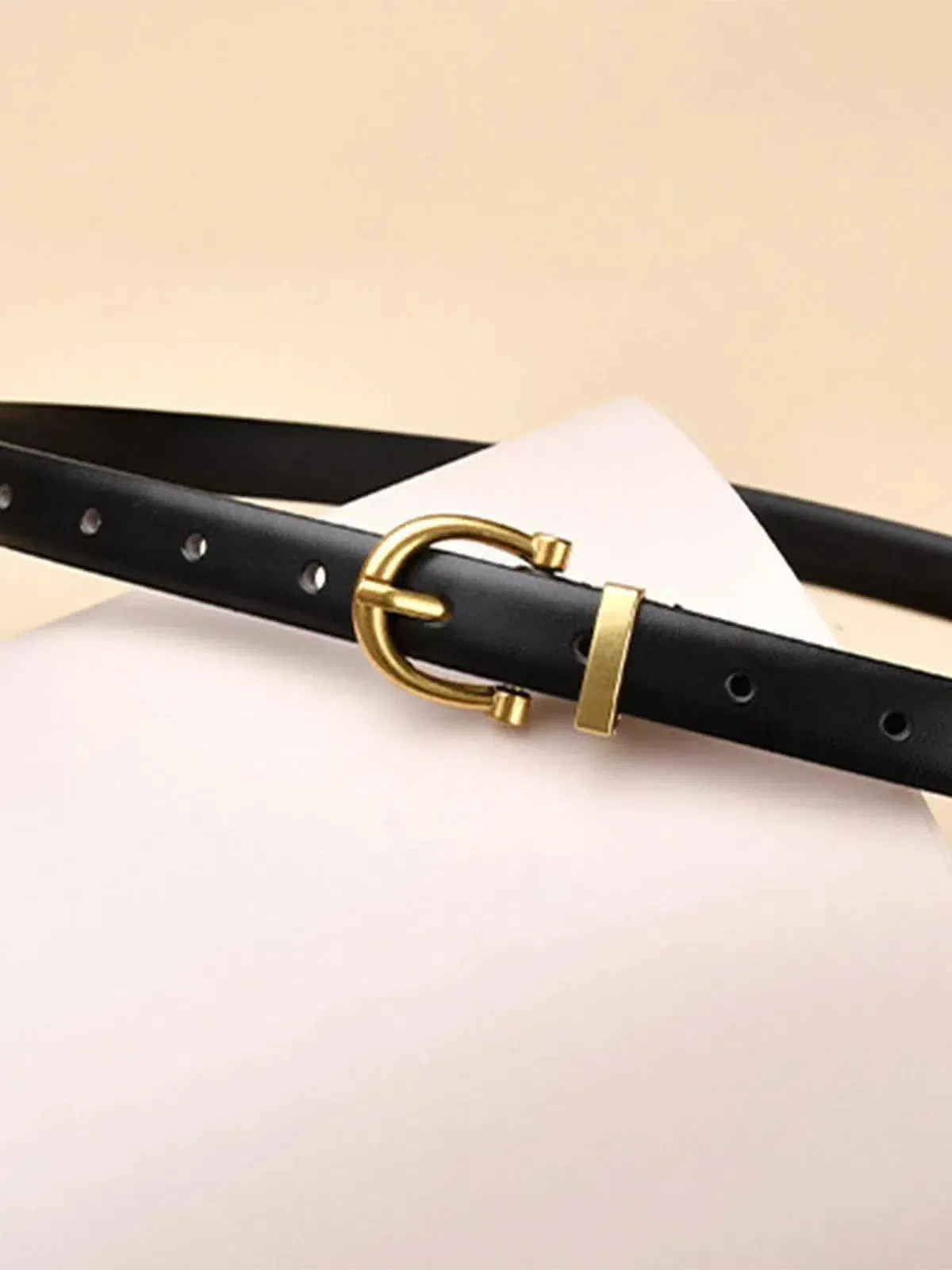 Althea – Minimalist black design – Buckle belt