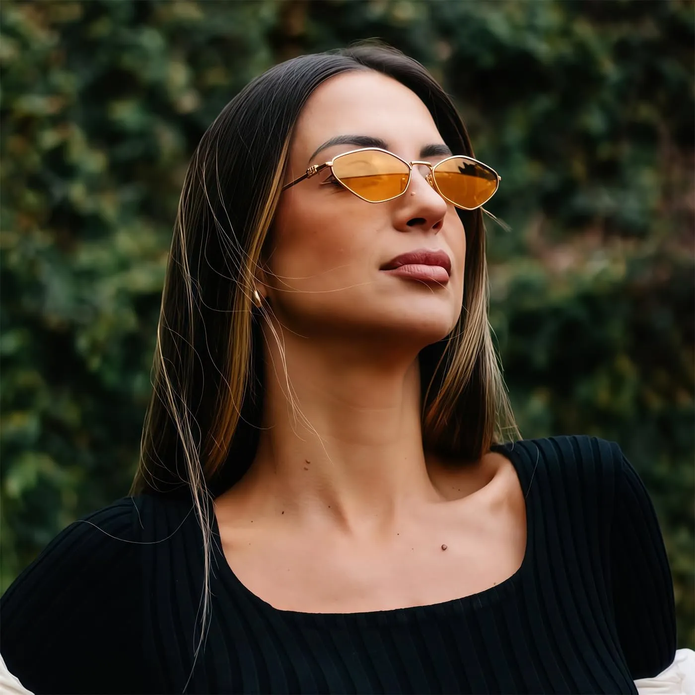Rmerom Retro Irregular Metal Sunglasses for Women Men, 2025 Trendy Vintage 90s Chic Small Narrow Gold Frame Sun Glasses