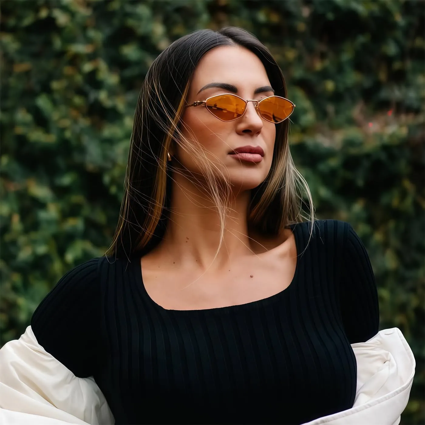 Rmerom Retro Irregular Metal Sunglasses for Women Men, 2025 Trendy Vintage 90s Chic Small Narrow Gold Frame Sun Glasses